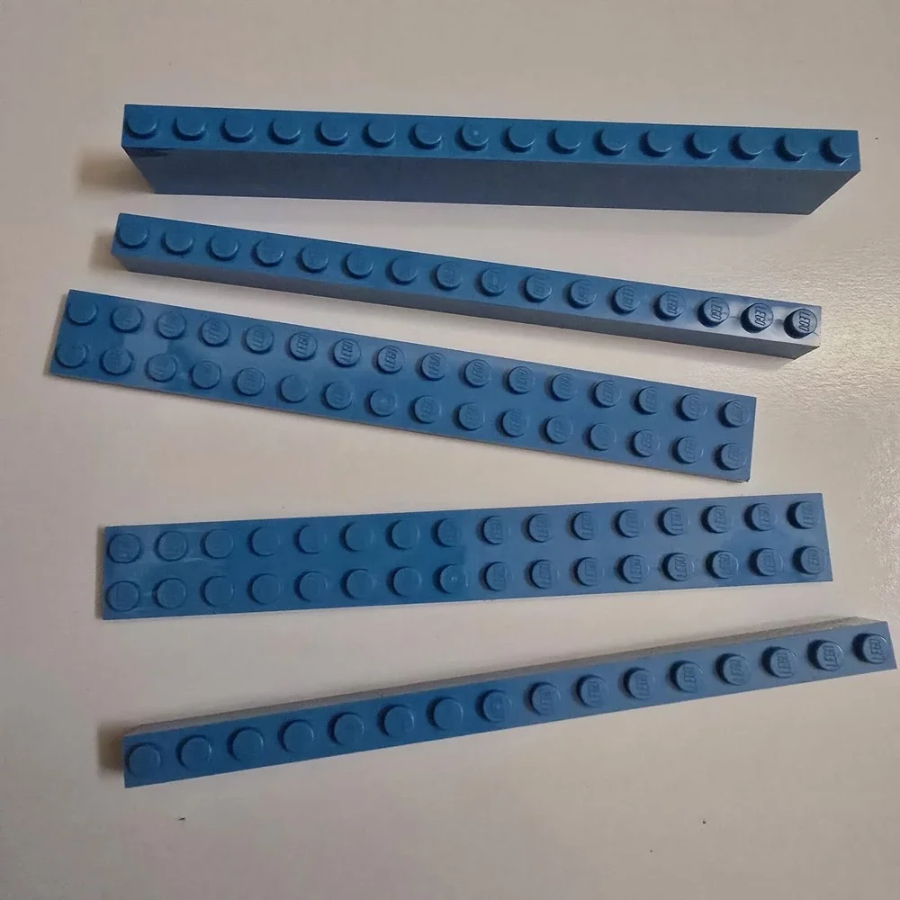 LEGO 11009 Classic‎ Bricks & Lights RETIRED Not Sure If Complete Damaged Box